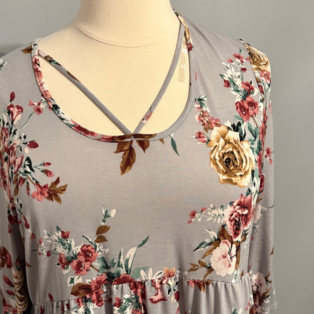 Honeyme Dusty gray Floral Scoop-Neck Tunic with Pink & Gold Accents - Picture 3 of 5